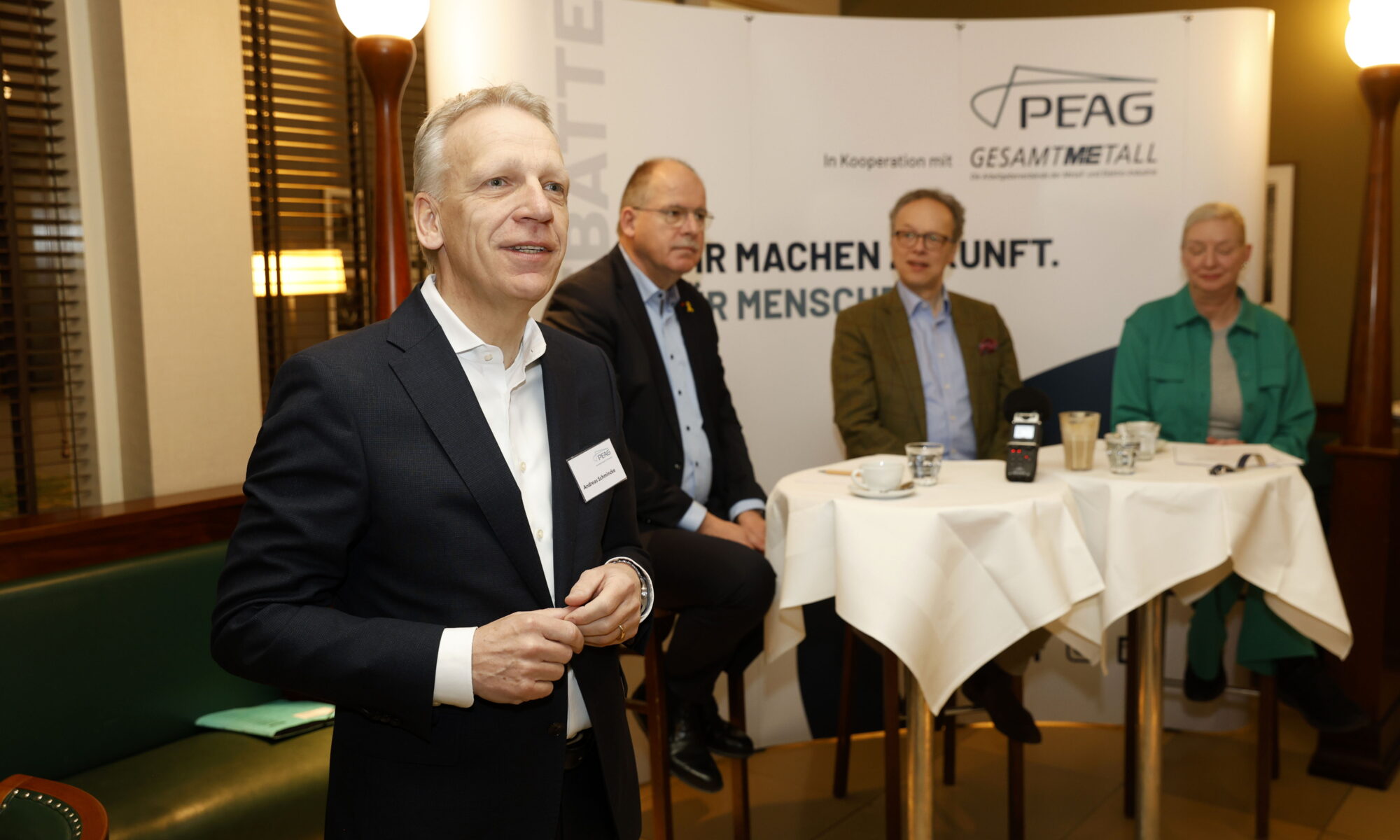 PEAG Personaldebatte zum Frühstück mit Andreas Schmincke (GF PEAG), Stefan Körzell (Vorstand DGB), Albrecht von der Hagen (GF Die Familienunternehmer) und Ute Welty (Moderation)